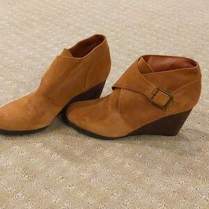 Lucky brand camel color leather ankle boots. Worn one time.